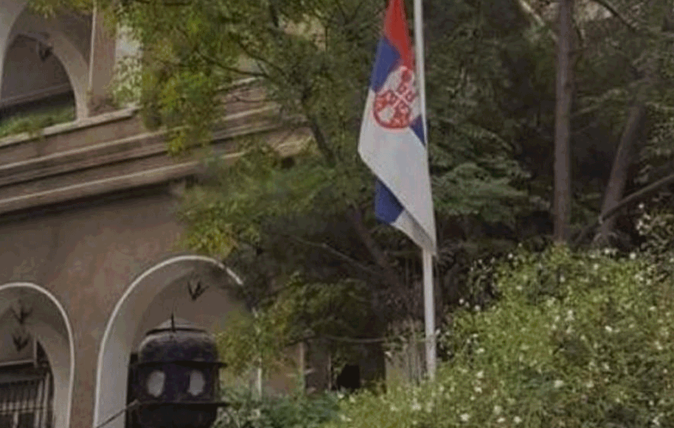 ZA ĐEDOM SE TUGUJE I U SIRIJI: Zastava Srbije na pola koplja u <span style='color:red;'><b>Damask</b></span>u zbog smrti Amfilohija!